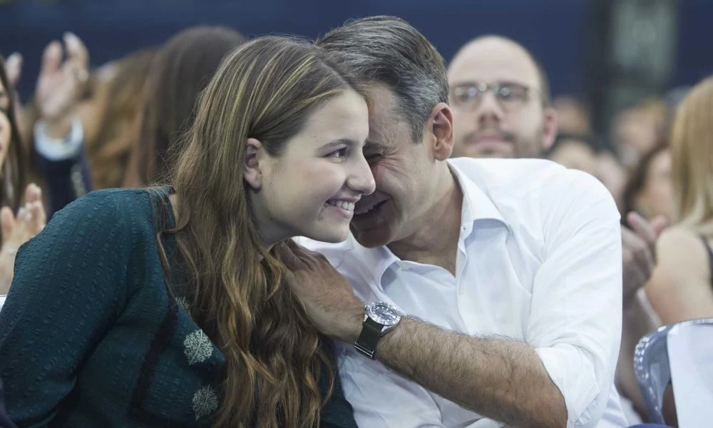 Η ανάρτηση του Κ. Μητσοτάκη για την κόρη του, Δάφνη που τελείωσε το σχολείο